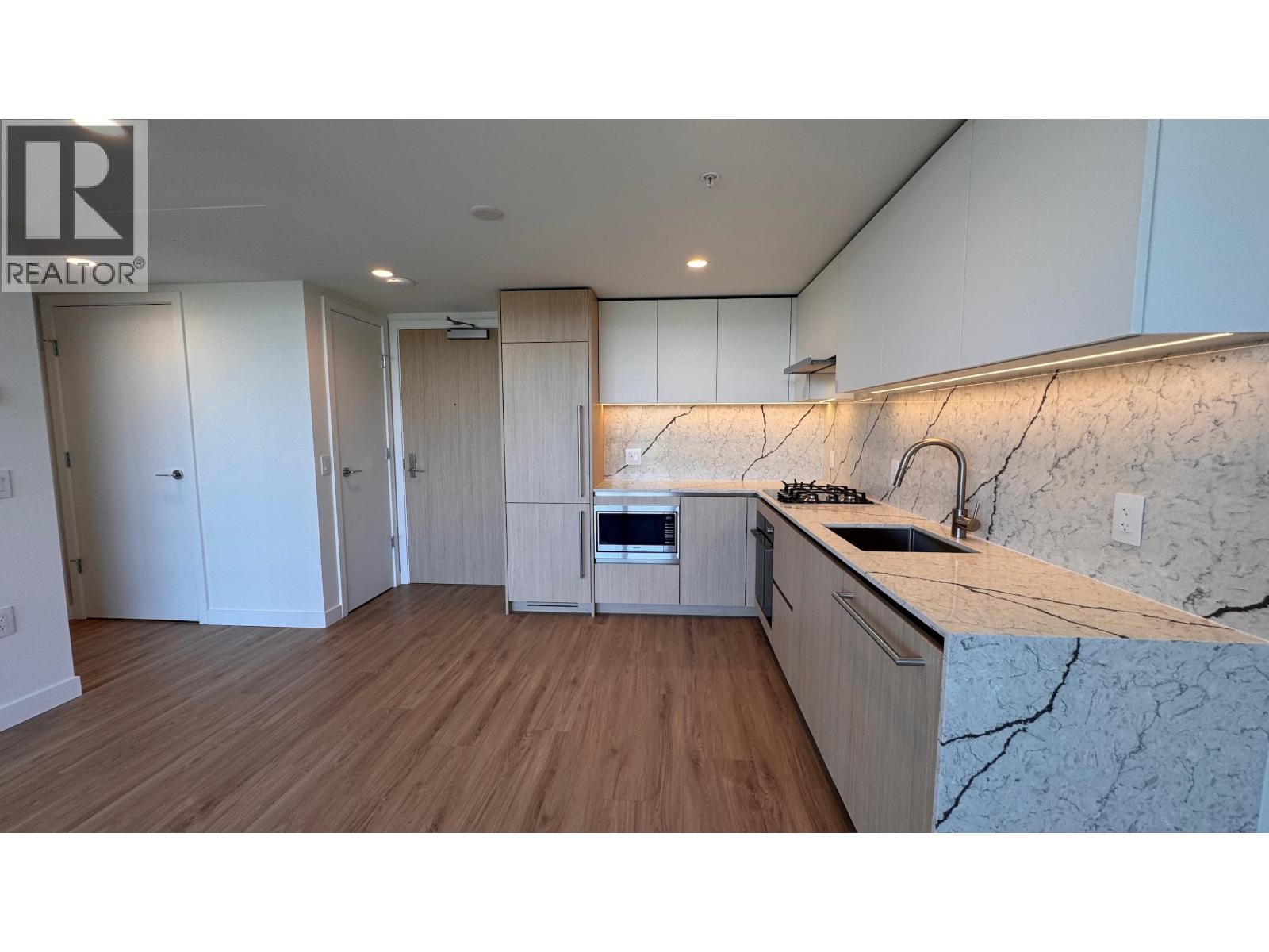 16xx 2135 SPRINGER AVENUE, Burnaby