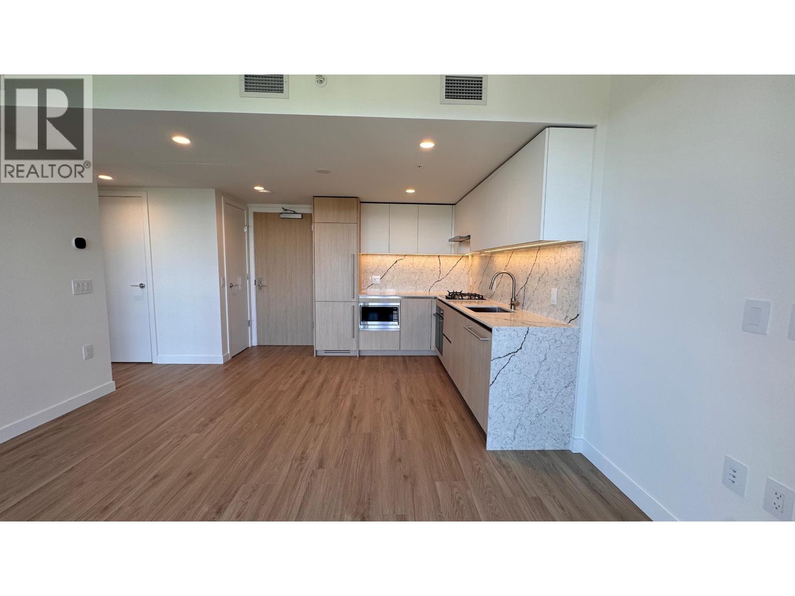 16xx 2135 SPRINGER AVENUE, Burnaby