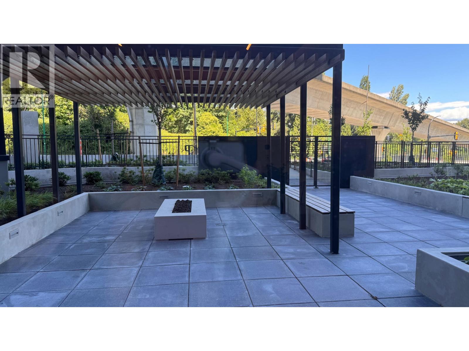 16xx 2135 SPRINGER AVENUE, Burnaby