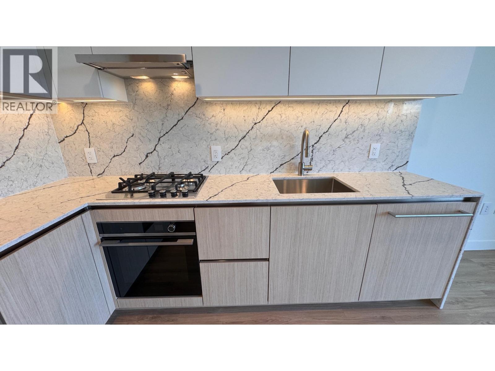 16xx 2135 SPRINGER AVENUE, Burnaby