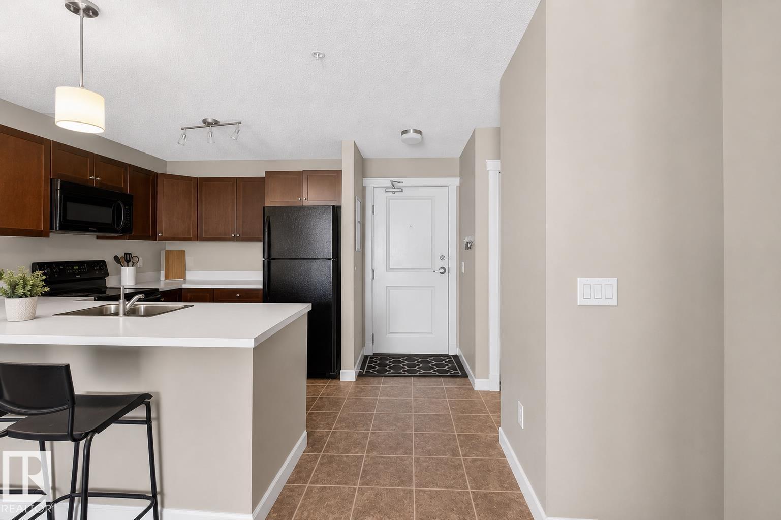 #302 3715 WHITELAW LN NW - 7