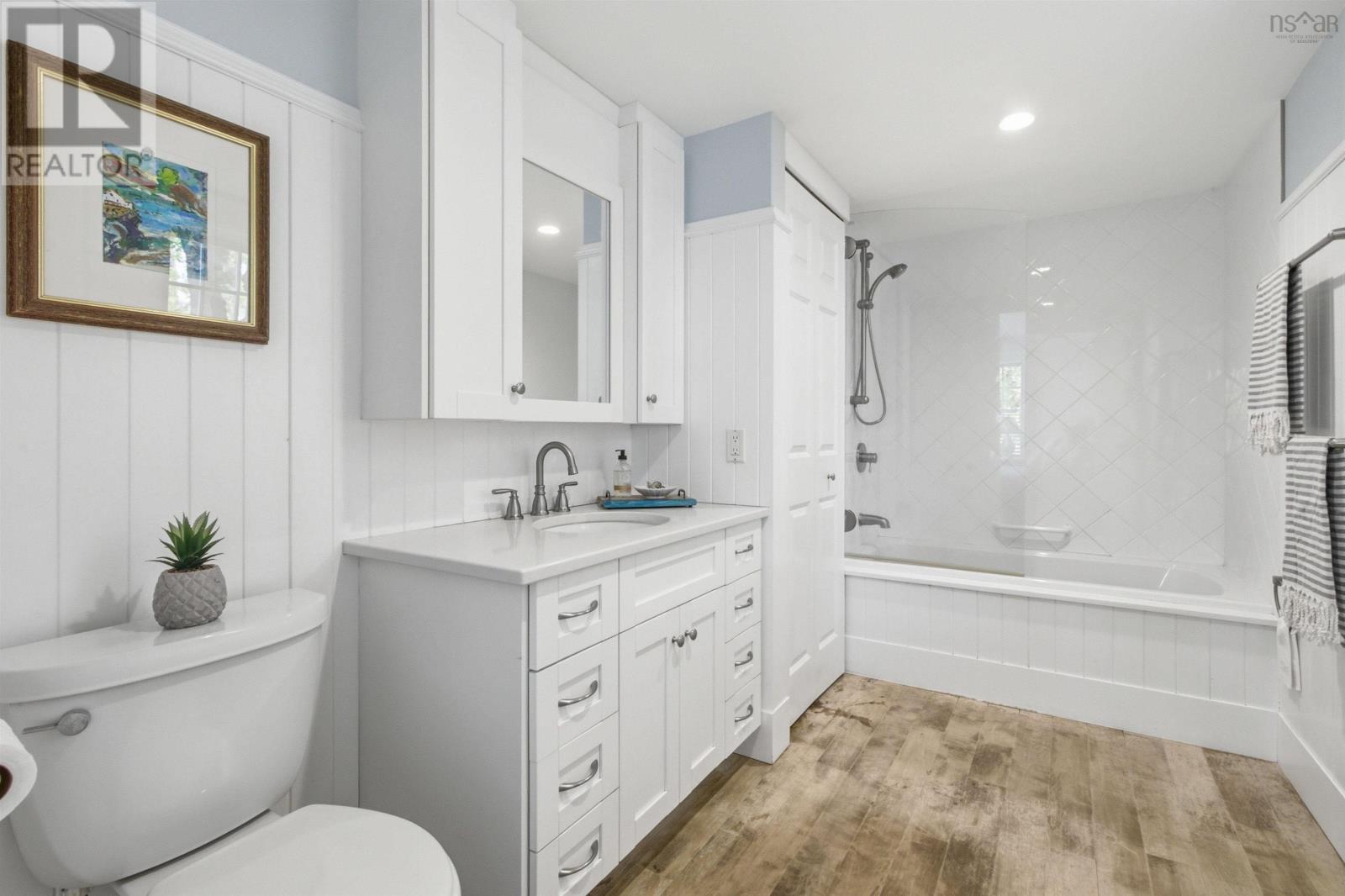 Property 20 of 42 of 24 Queen Street