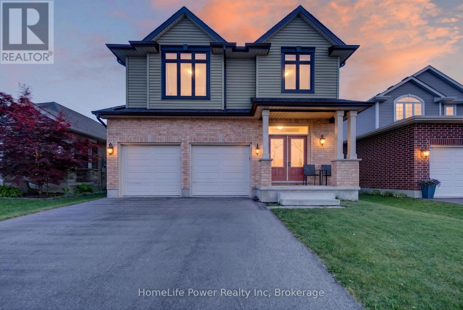 32 ASHBERRY PLACE - 1