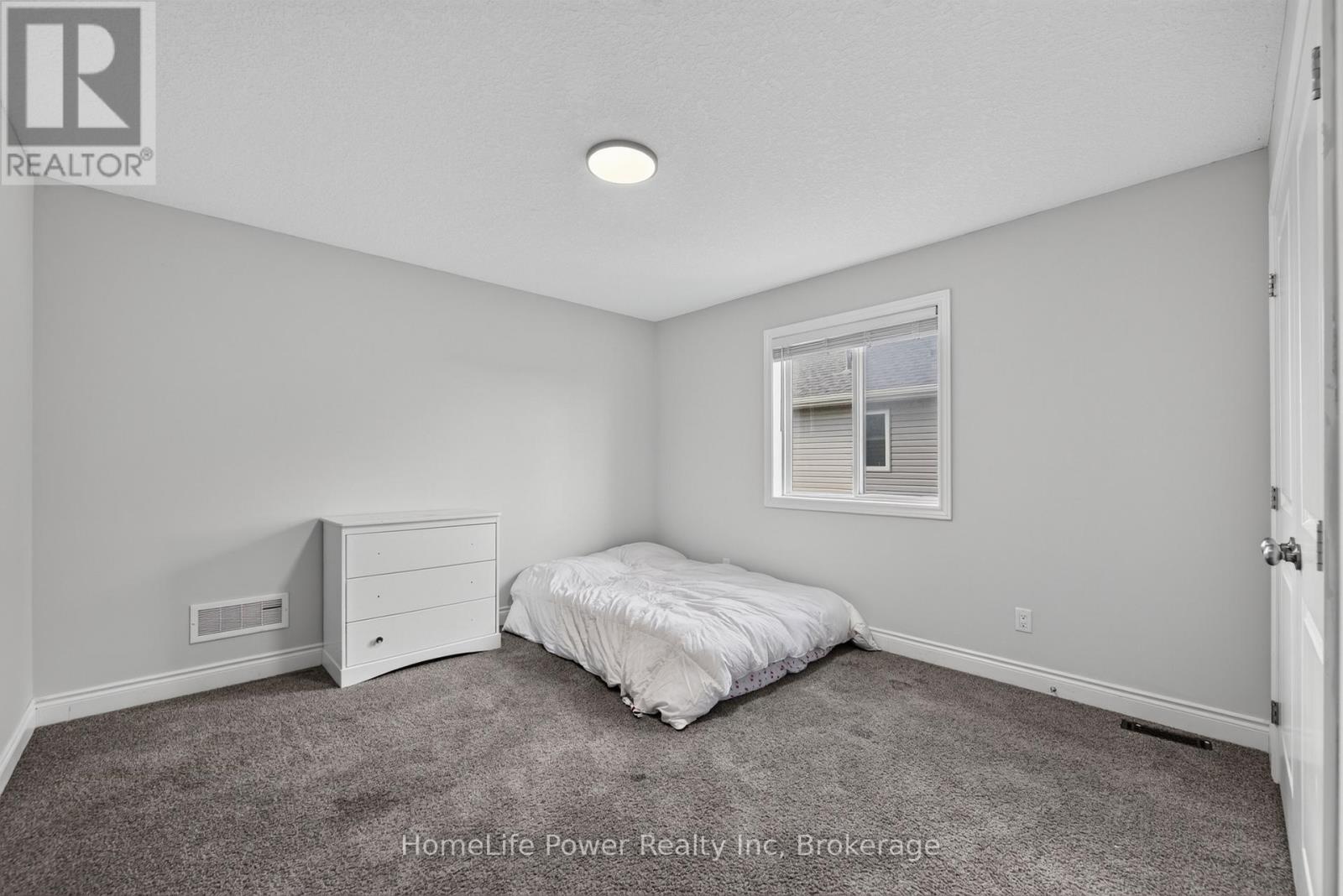 32 ASHBERRY PLACE - 30