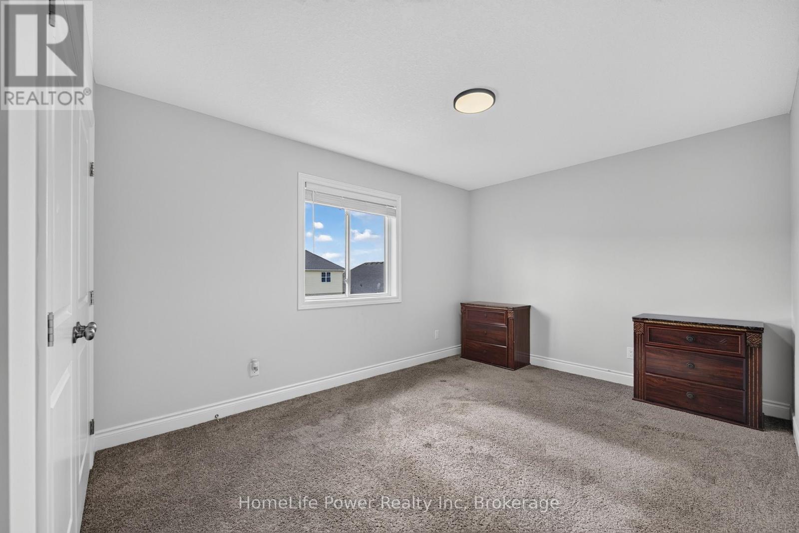 32 ASHBERRY PLACE - 27
