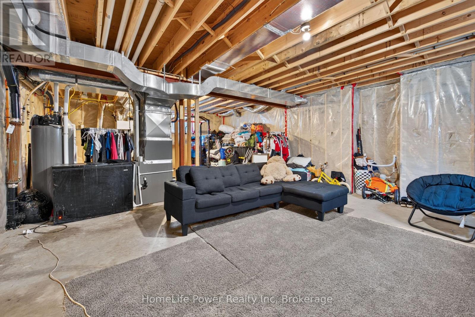 32 ASHBERRY PLACE - 34