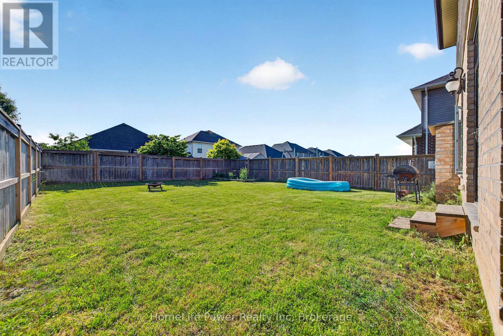 32 ASHBERRY PLACE - 36