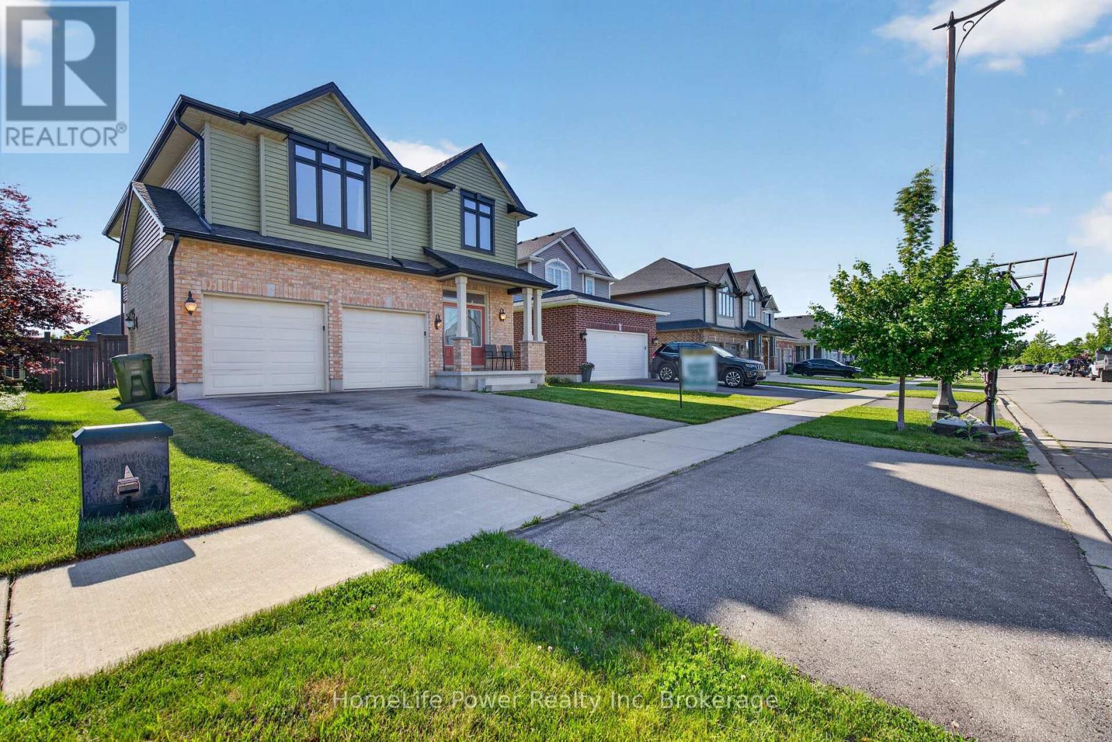32 ASHBERRY PLACE - 3