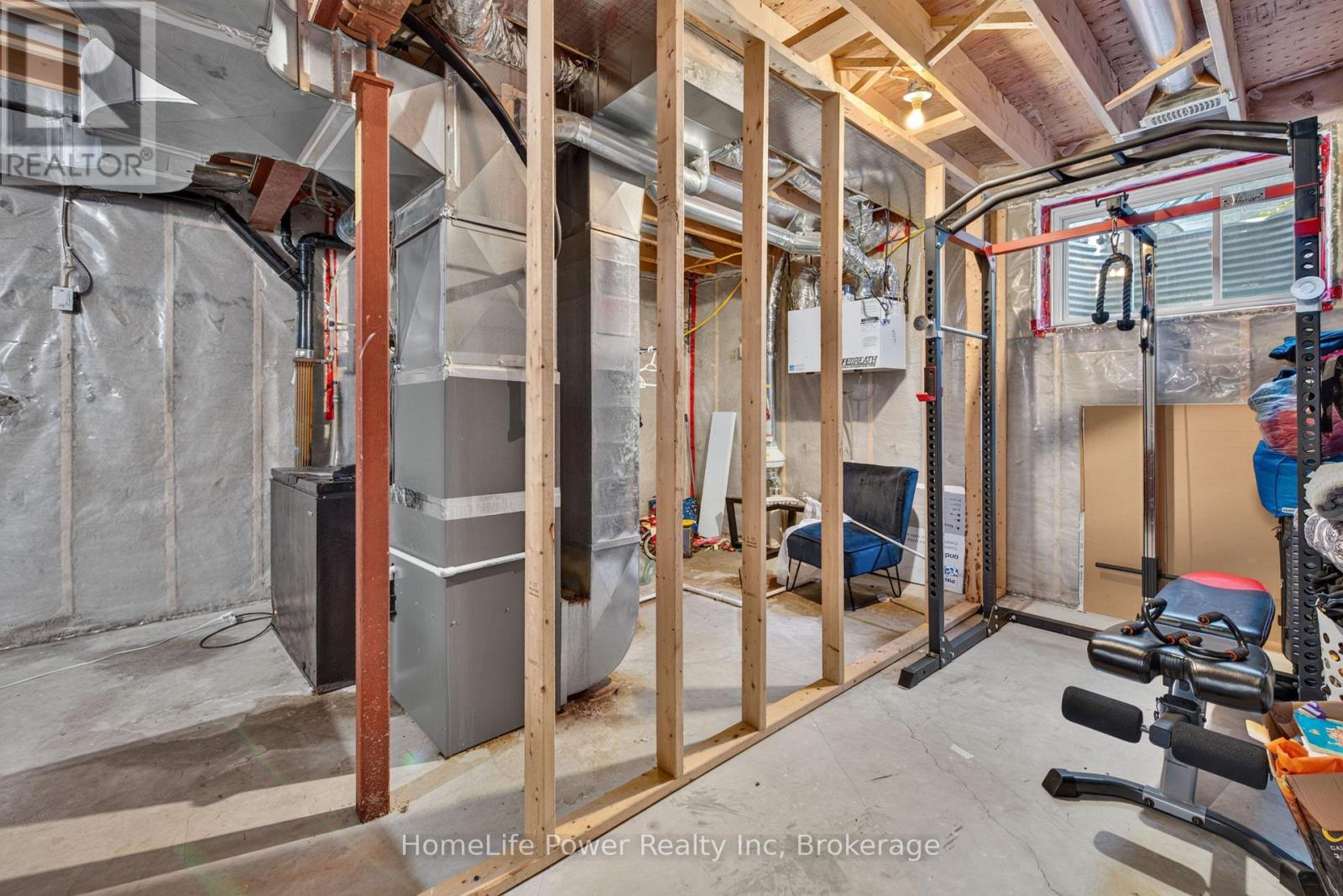 32 ASHBERRY PLACE - 33
