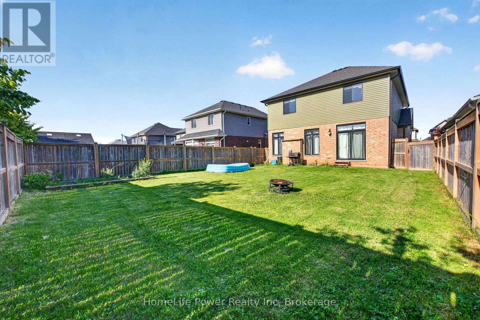 32 ASHBERRY PLACE - 39