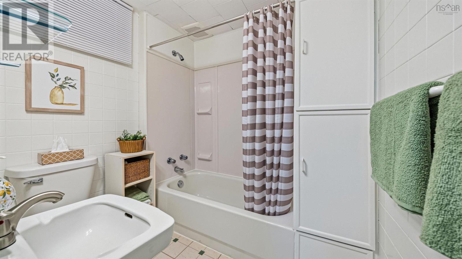 Property 42 of 49 of 17 Guy Street
