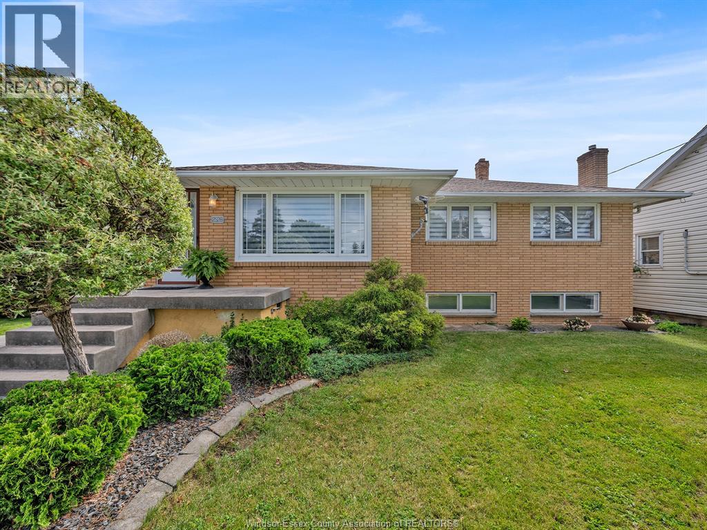 2528 Jos St Louis - 7