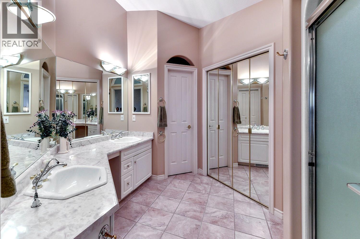 #14 4400 Gallaghers Drive E - 25