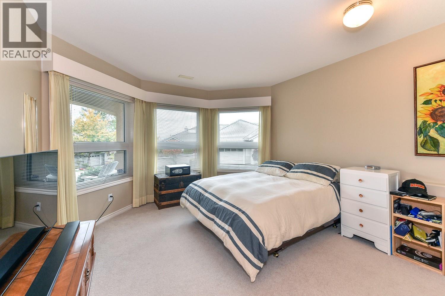 #14 4400 Gallaghers Drive E - 32
