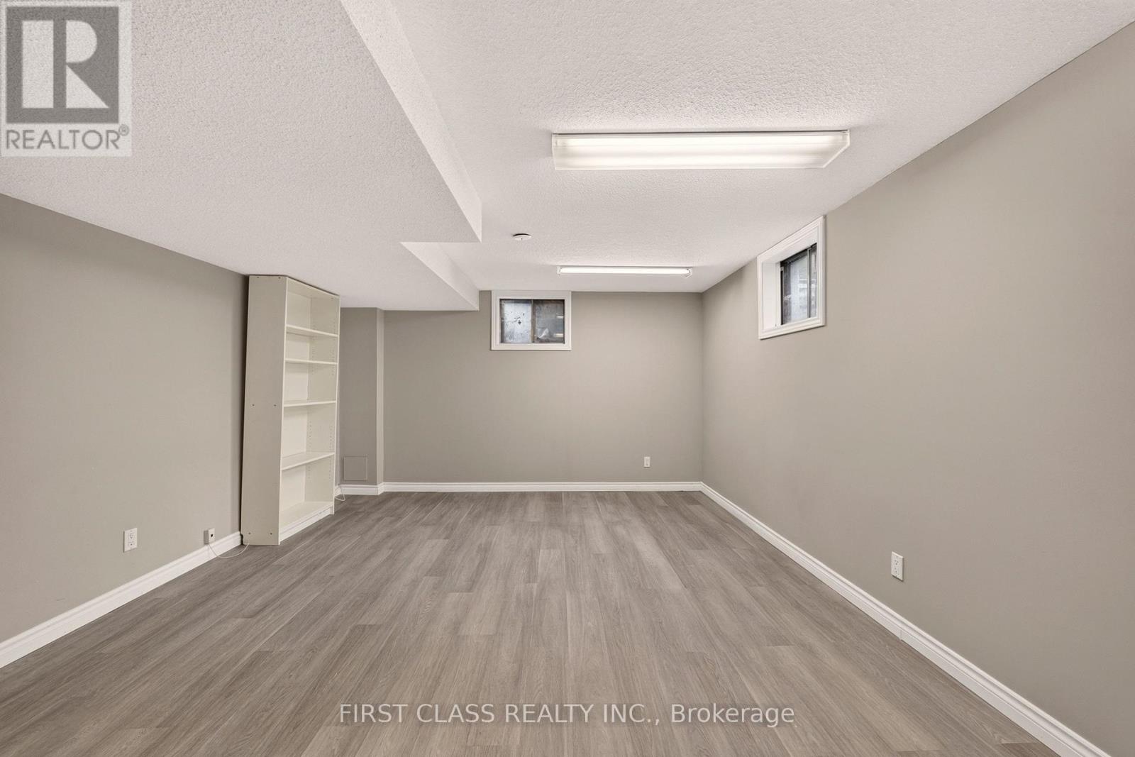 30 RITTER CRESCENT - 37