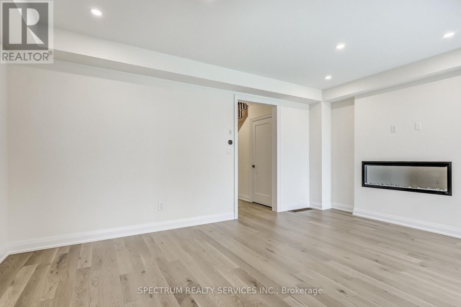 172 ADARIO CRESCENT - 13