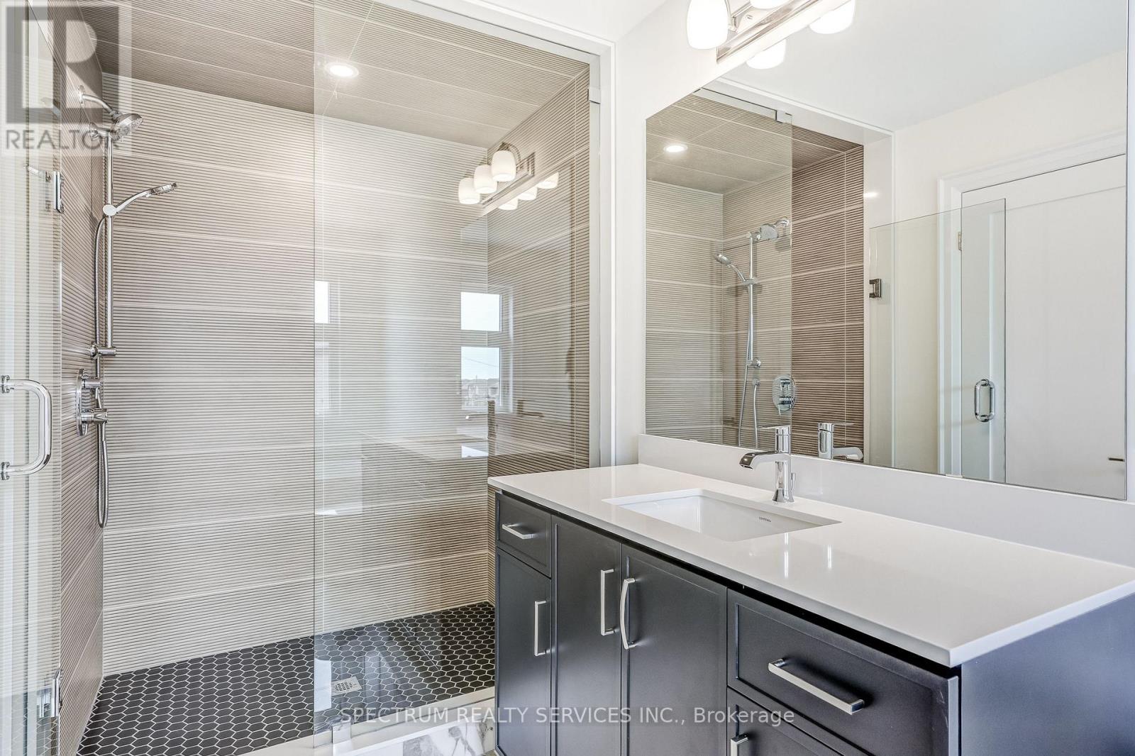172 ADARIO CRESCENT - 38