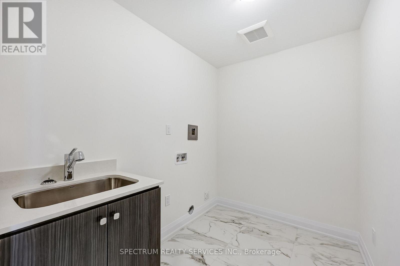172 ADARIO CRESCENT - 40