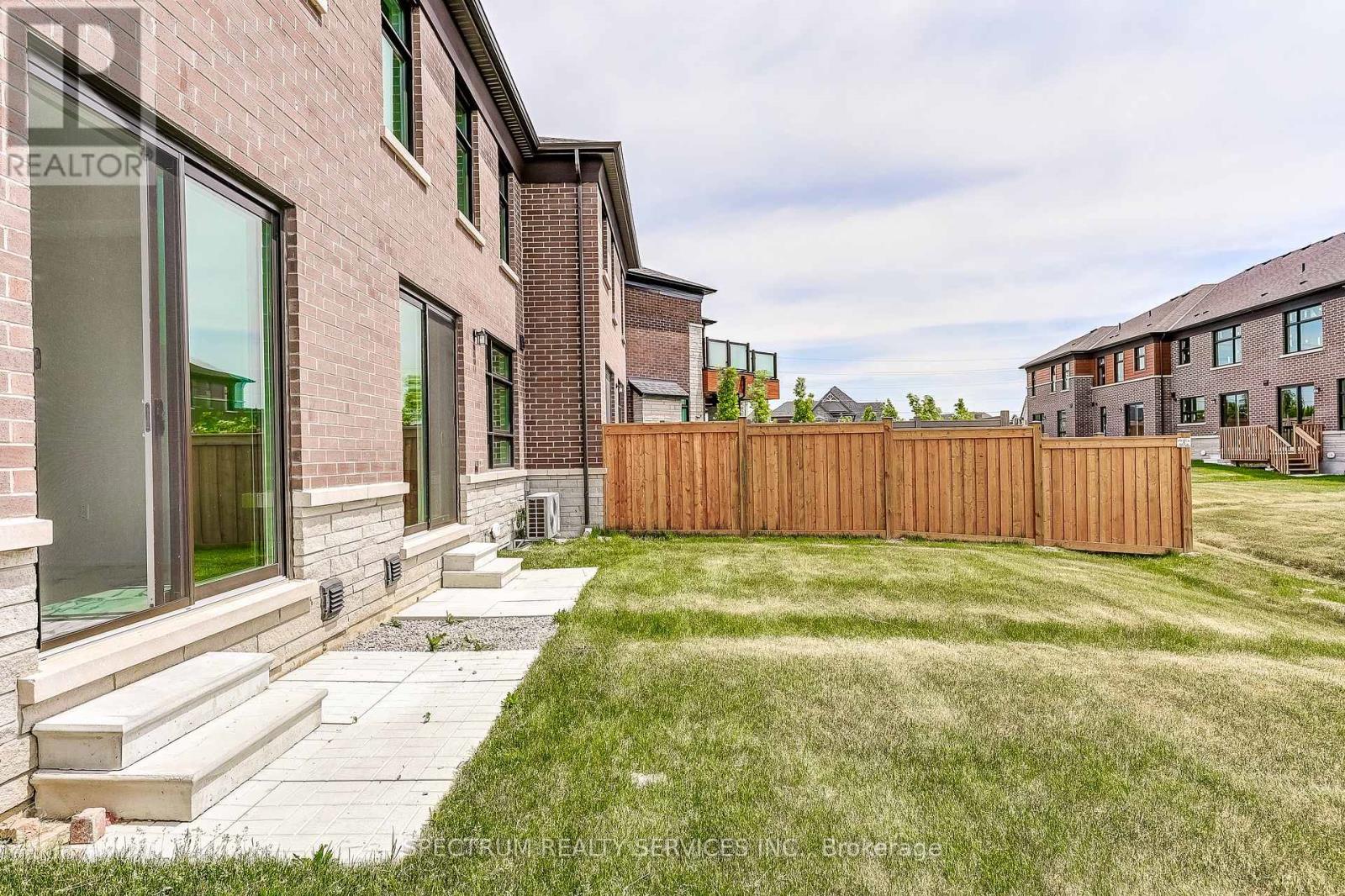 172 ADARIO CRESCENT - 44