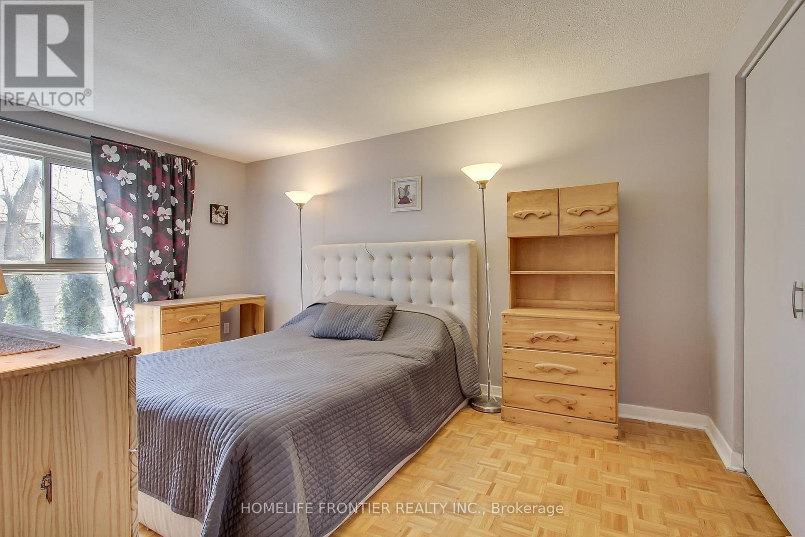 5 PENWICK CRESCENT - 13