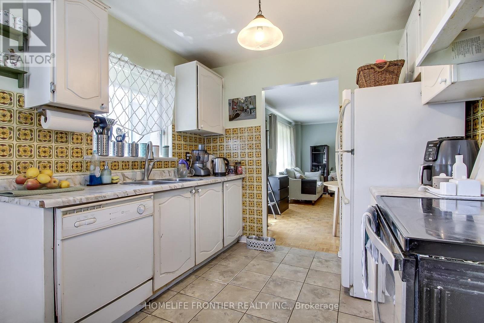 5 PENWICK CRESCENT - 5