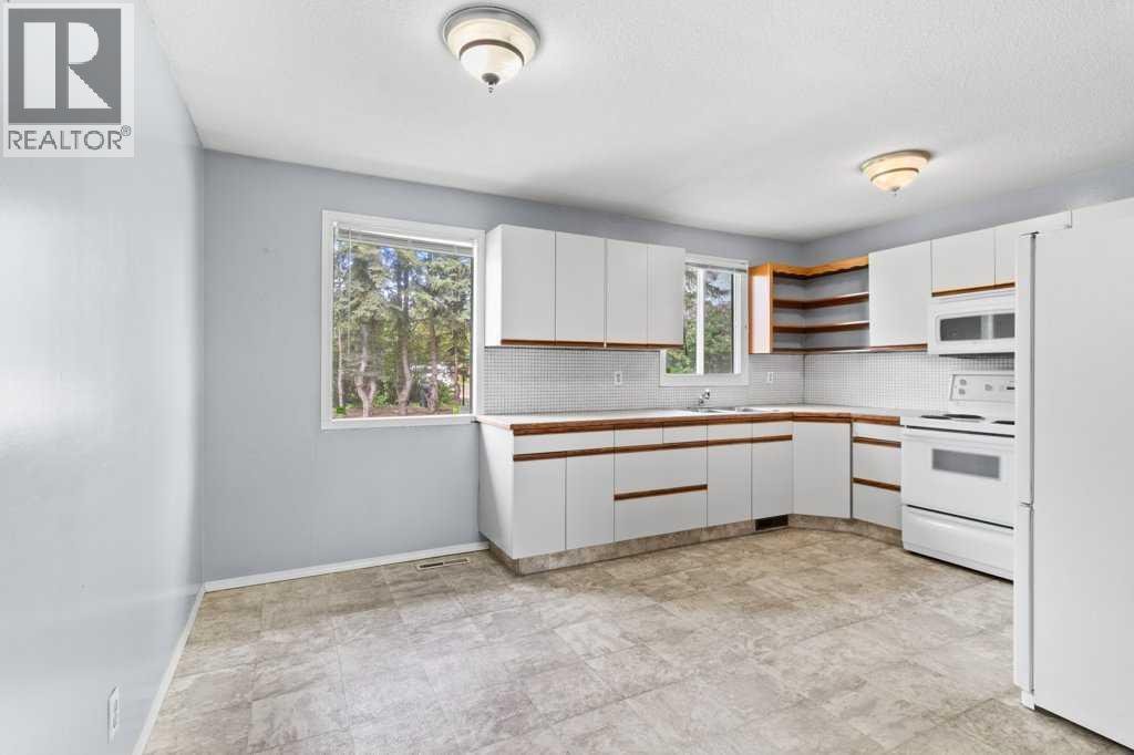 4638 50 Avenue - photo 5