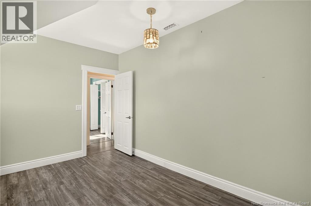 6 Crow Island Road - 31