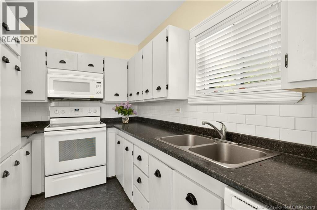 6 Crow Island Road - 6