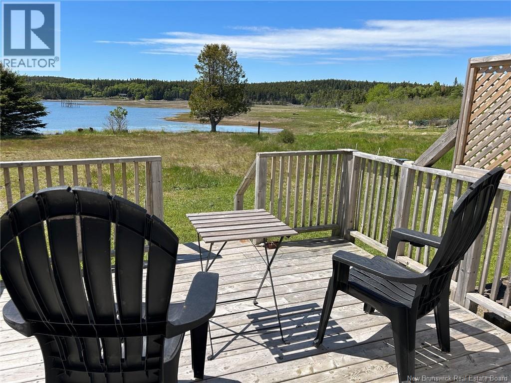 6 Crow Island Road - 11