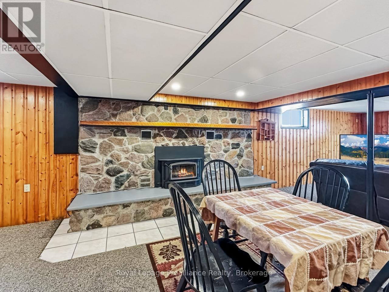 305 VALLEY ROAD - 33