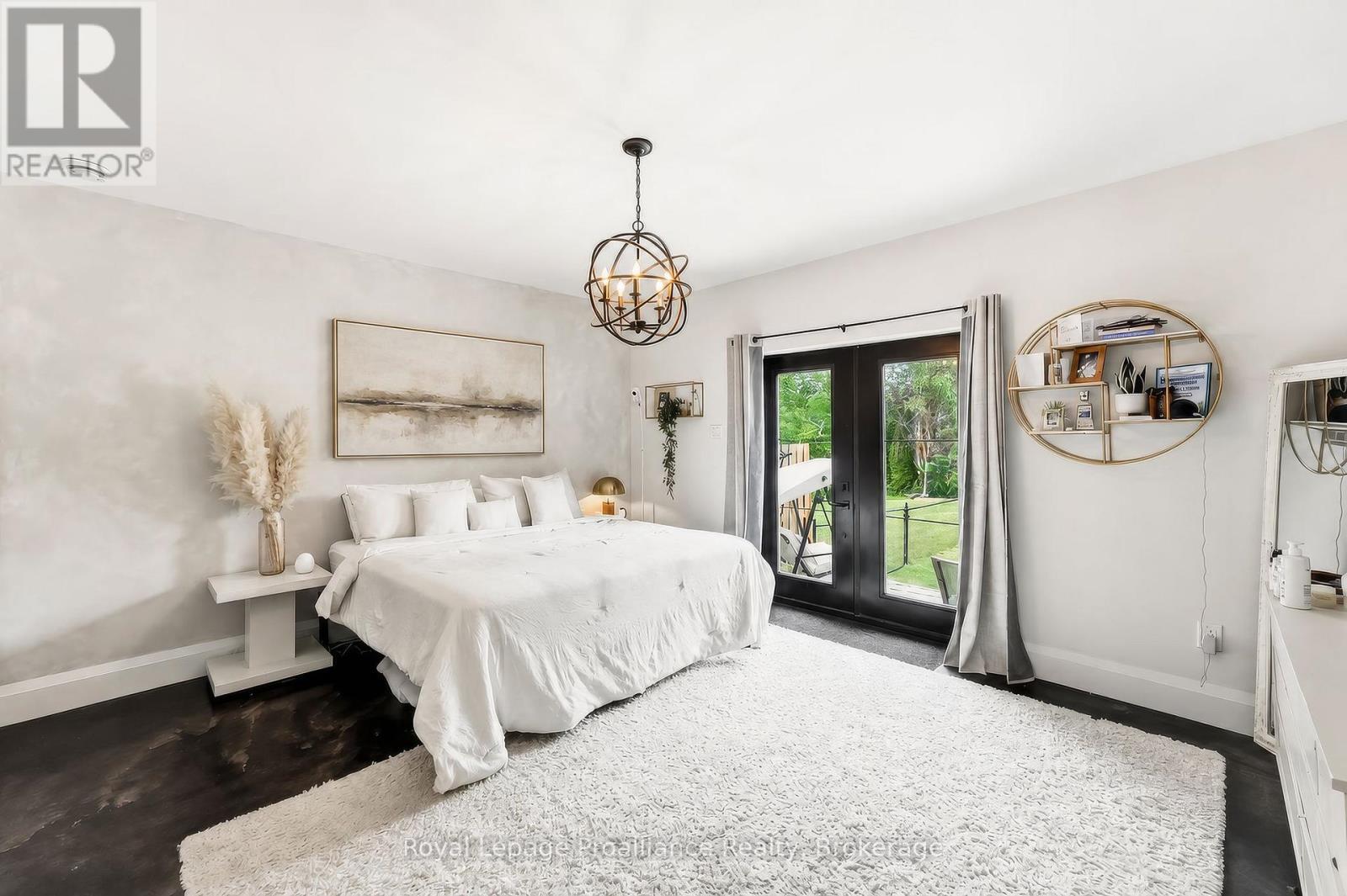 1646 HARRIET LANE - Image 34