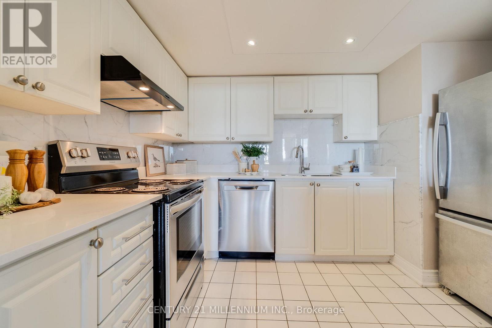 #902 4450 TUCANA COURT - 15
