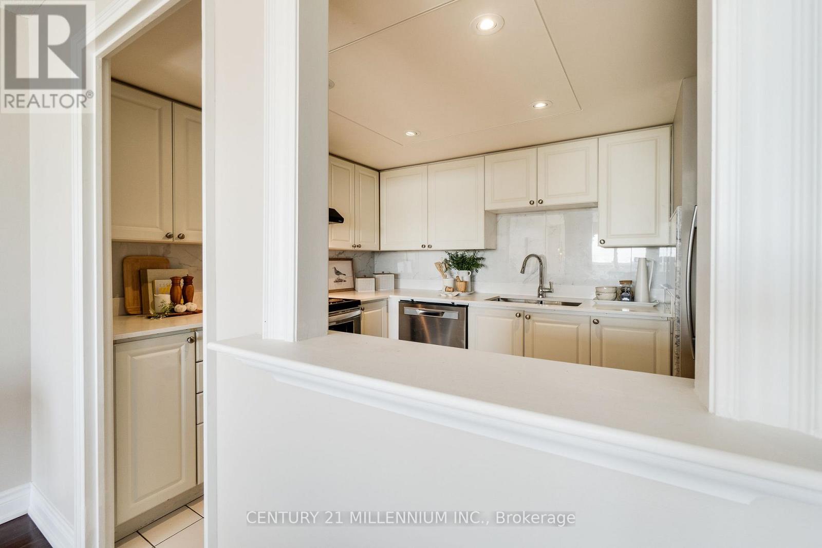 #902 4450 TUCANA COURT - 20