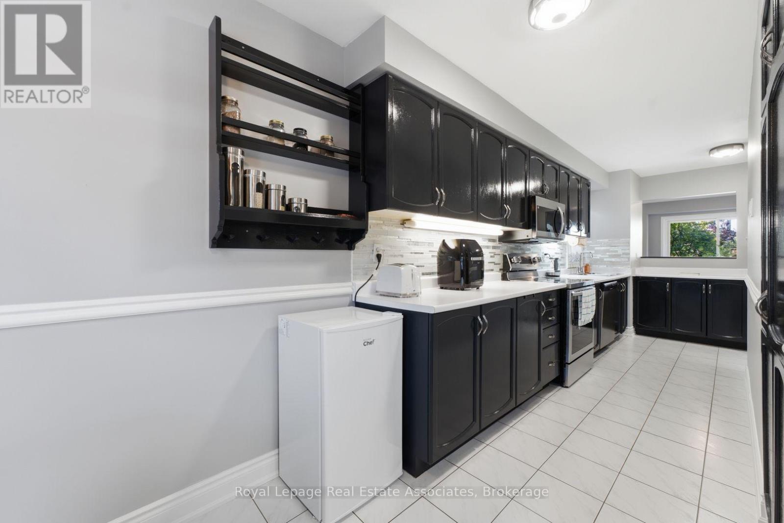#111 3050 ORLEANS ROAD - 11