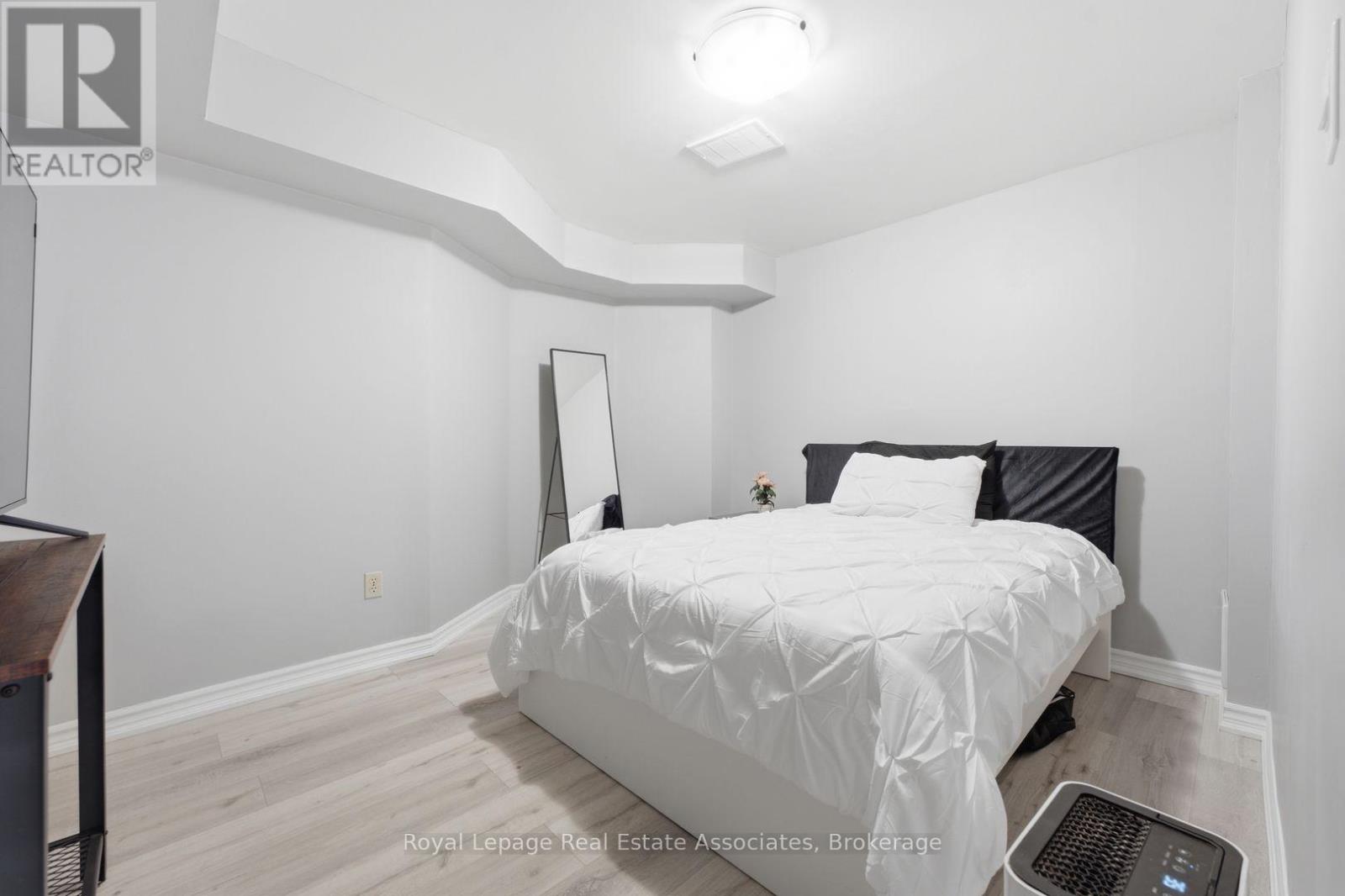 #111 3050 ORLEANS ROAD - 32