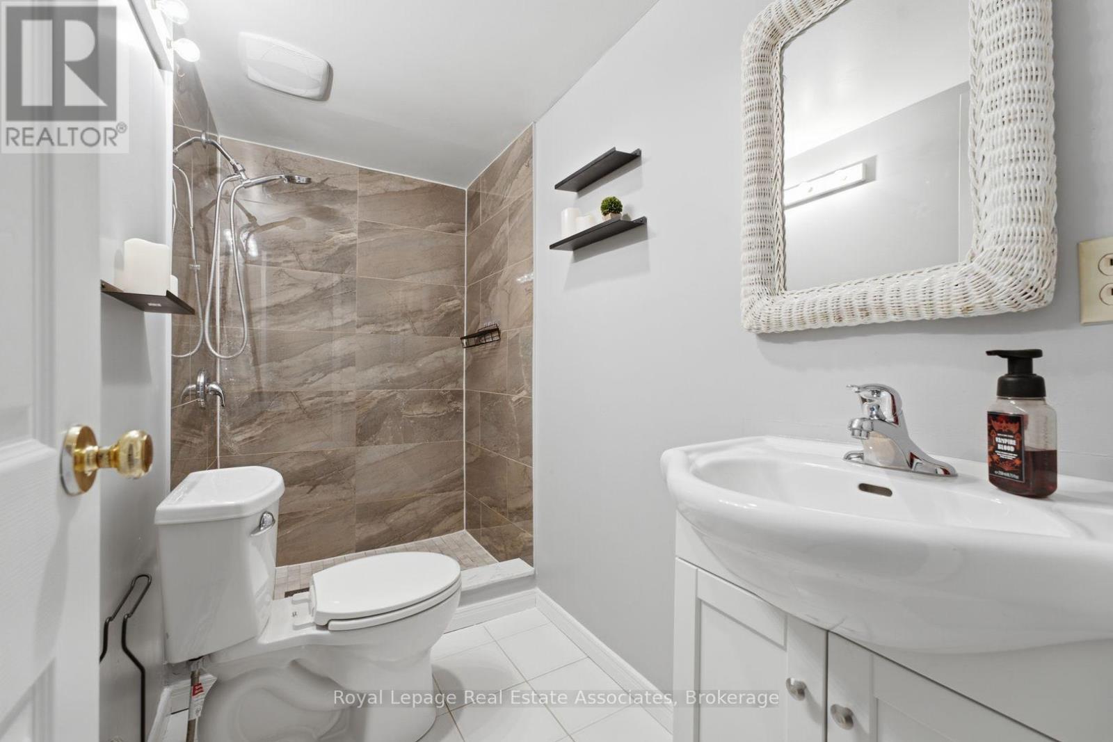 #111 3050 ORLEANS ROAD - 33