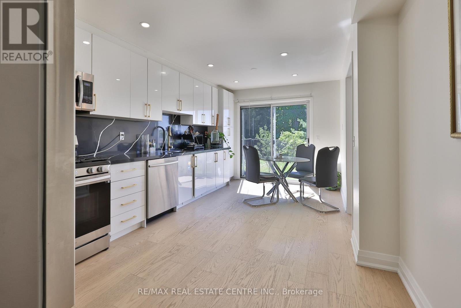 3826 FOREST BLUFF CRESCENT - 17