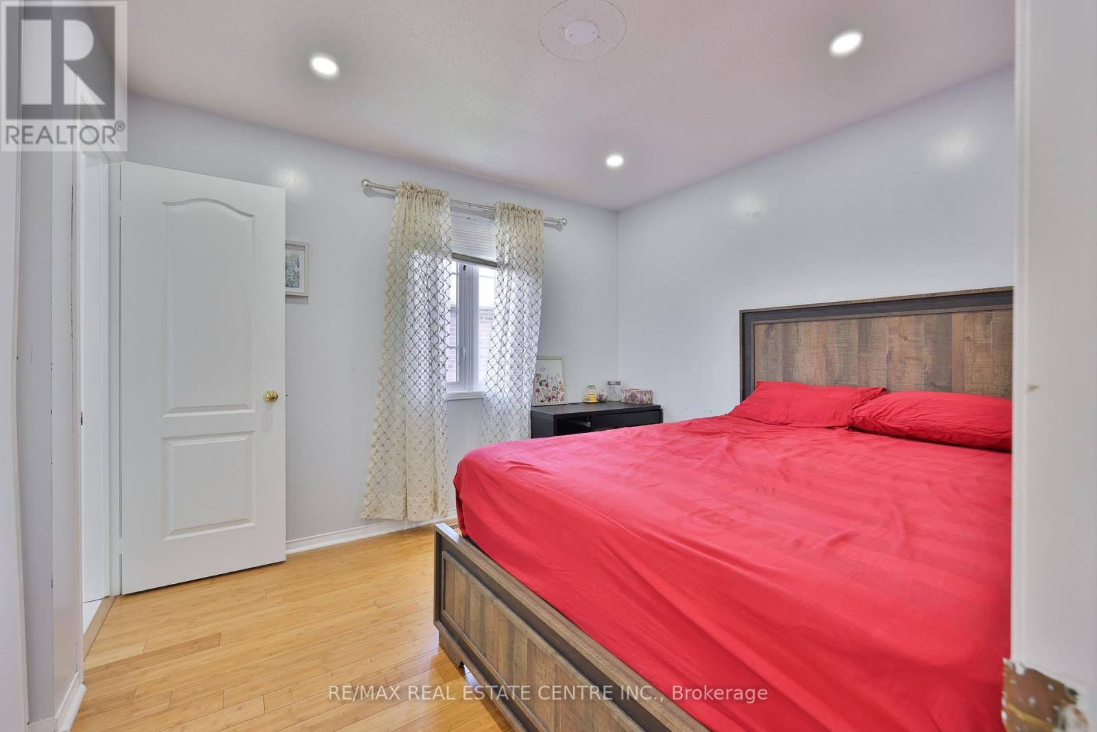 3826 FOREST BLUFF CRESCENT - 26