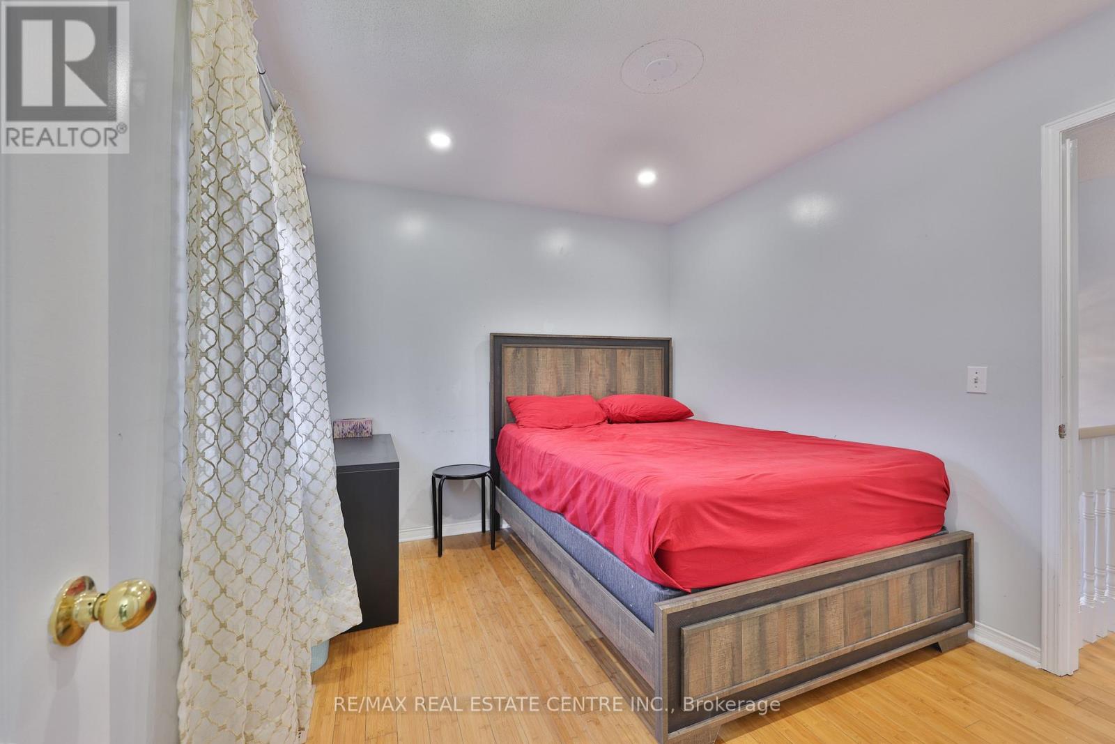 3826 FOREST BLUFF CRESCENT - 27
