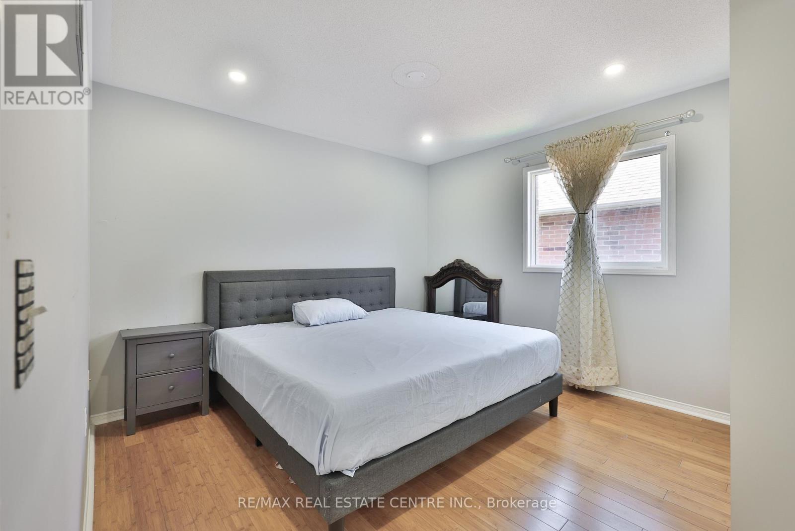 3826 FOREST BLUFF CRESCENT - 31
