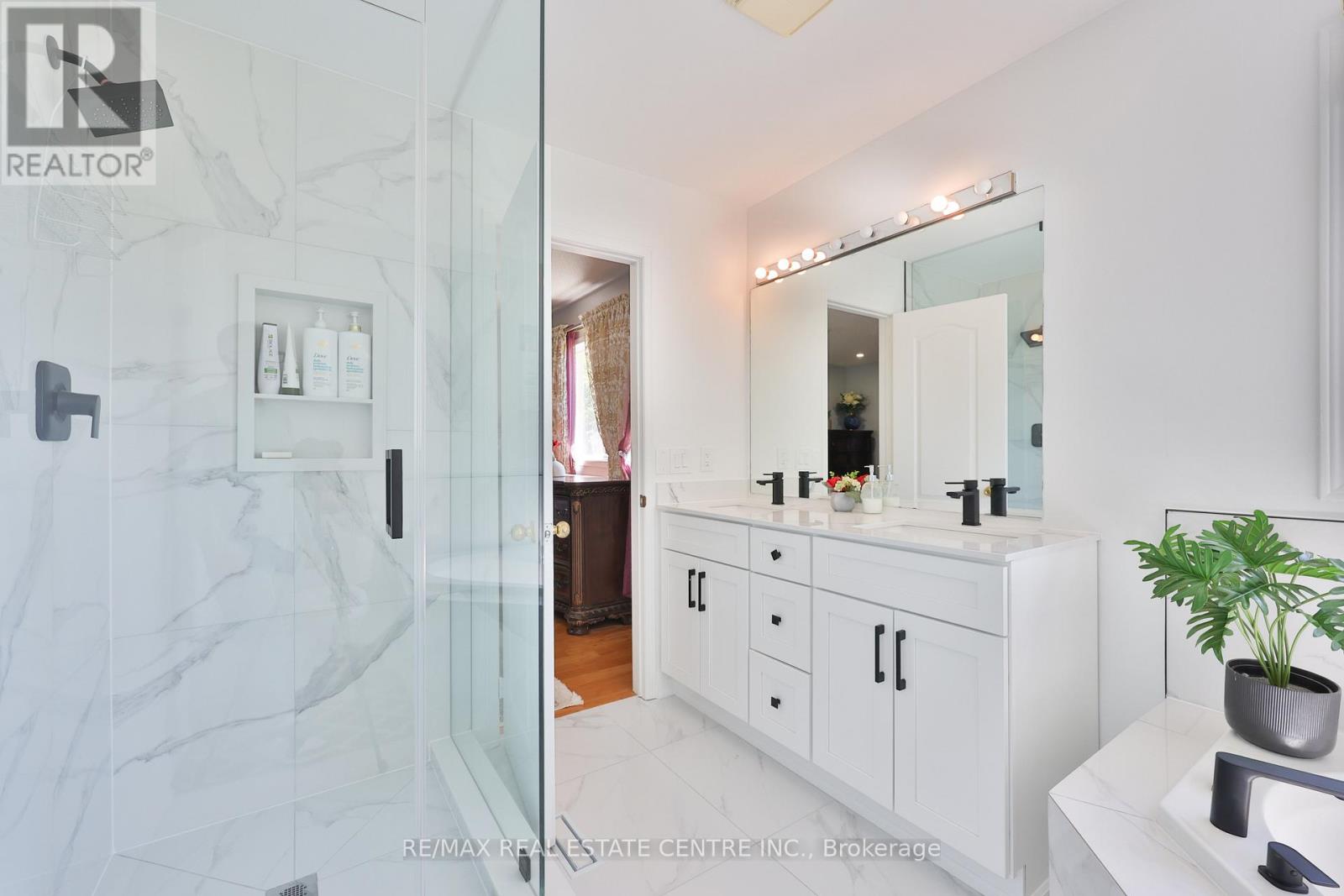 3826 FOREST BLUFF CRESCENT - 35