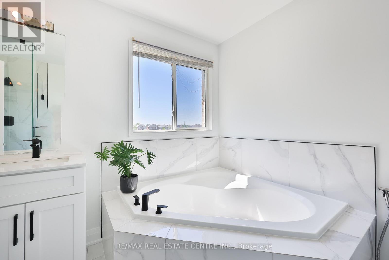 3826 FOREST BLUFF CRESCENT - 36