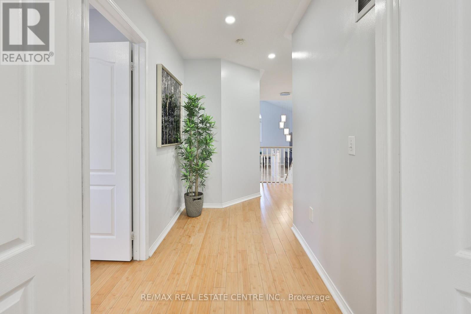 3826 FOREST BLUFF CRESCENT - 37