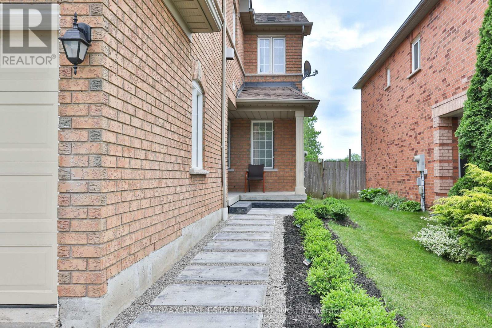 3826 FOREST BLUFF CRESCENT - 4