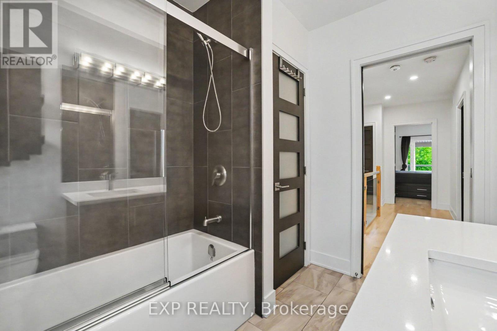 62 YOUNG STREET - 22