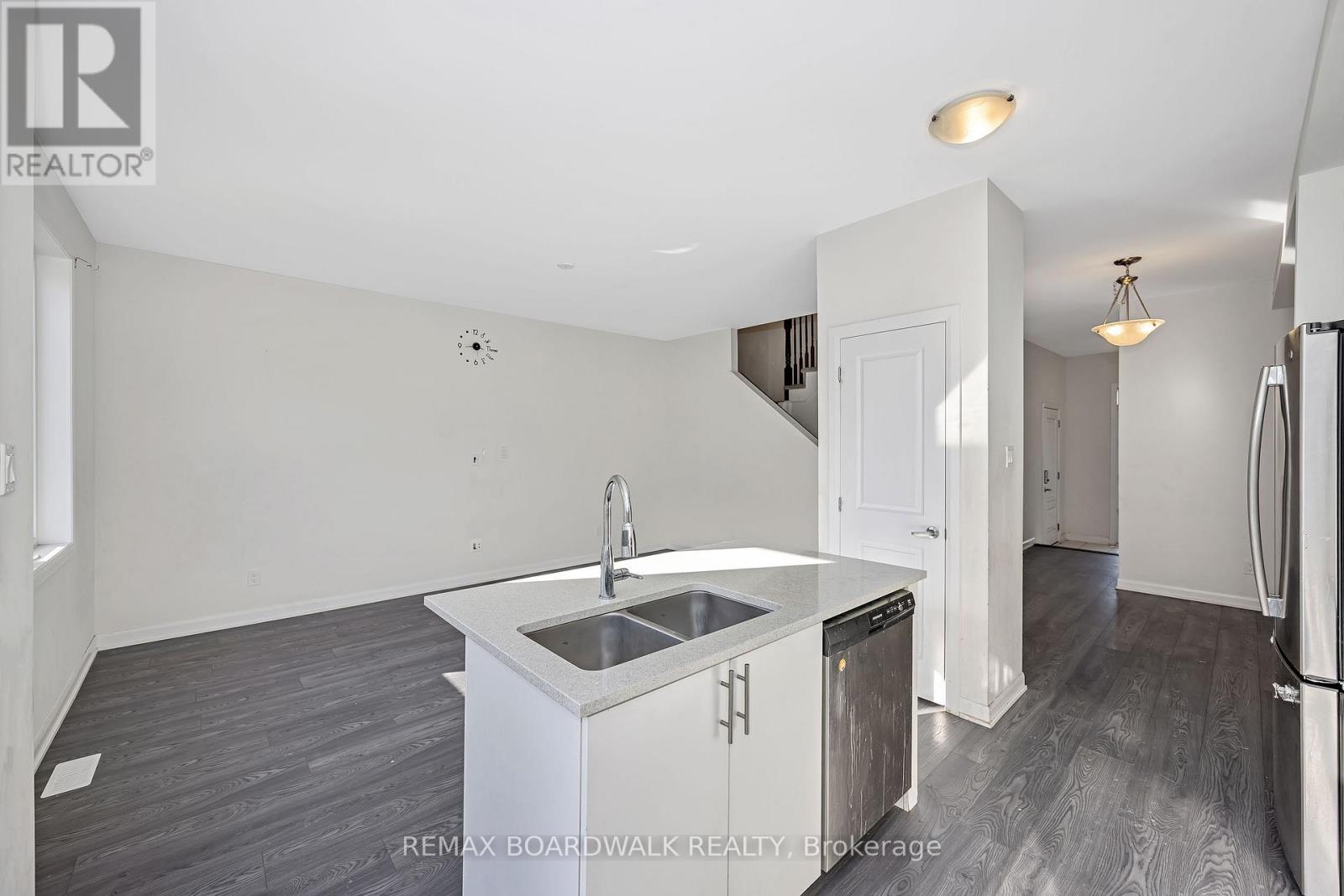 3 Bed, 3 Bath House for Sale in Ottawa – 2063 CALTRA CRESCENT, Ottawa – MLS# X13455656 - Image 15