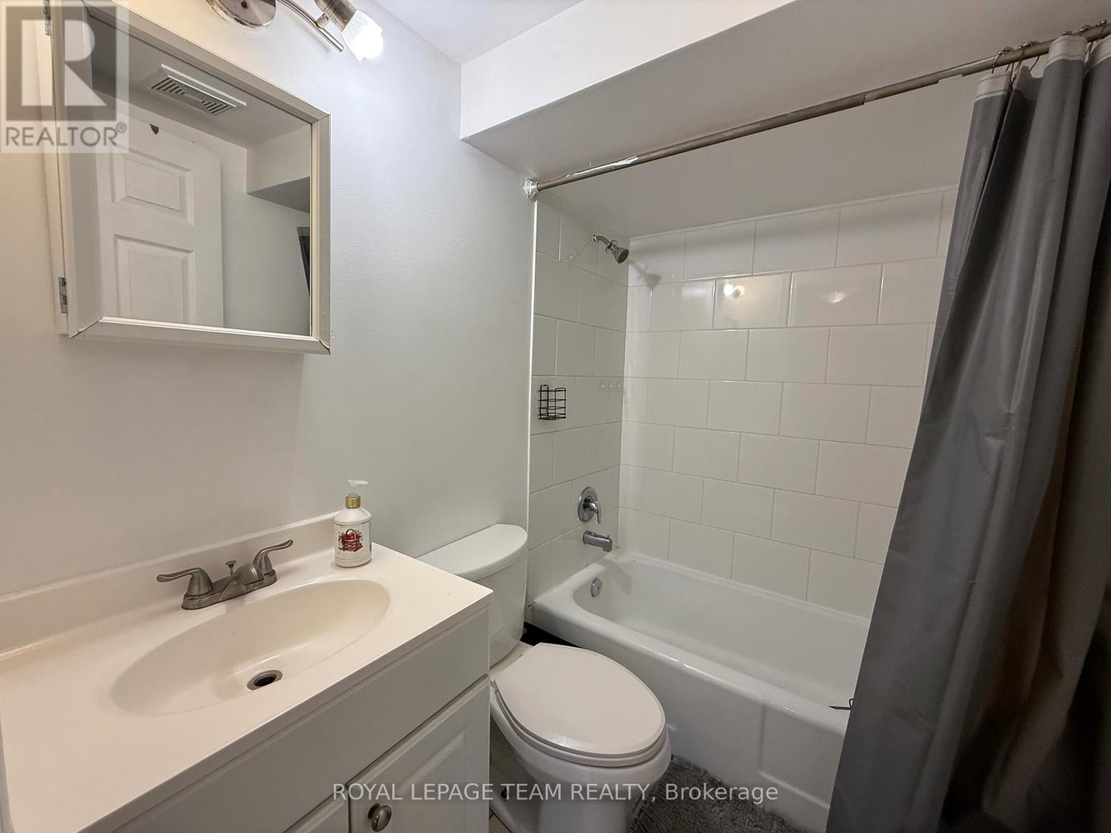 6 Bed, 2 Bath House for Sale in Ottawa – 1 & 2 – 1627 CHAUCER AVENUE, Ottawa – MLS# X13455870 - Image 21