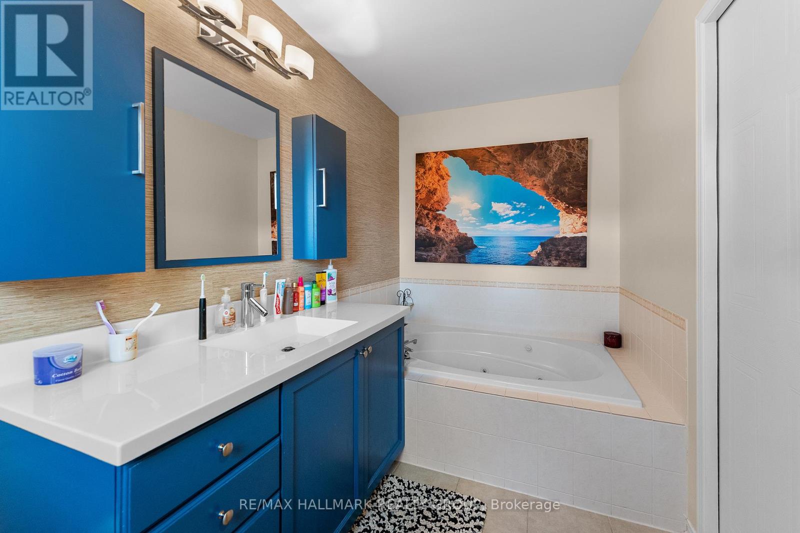3 Bed, 3 Bath House for Rent in Ottawa – 2250 SILVERADO CRESCENT, Ottawa – MLS# X13456044 - Image 13