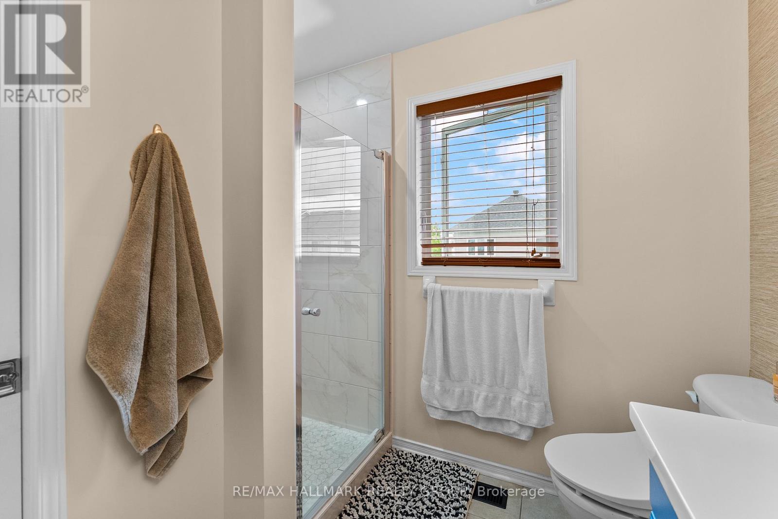 3 Bed, 3 Bath House for Rent in Ottawa – 2250 SILVERADO CRESCENT, Ottawa – MLS# X13456044 - Image 14
