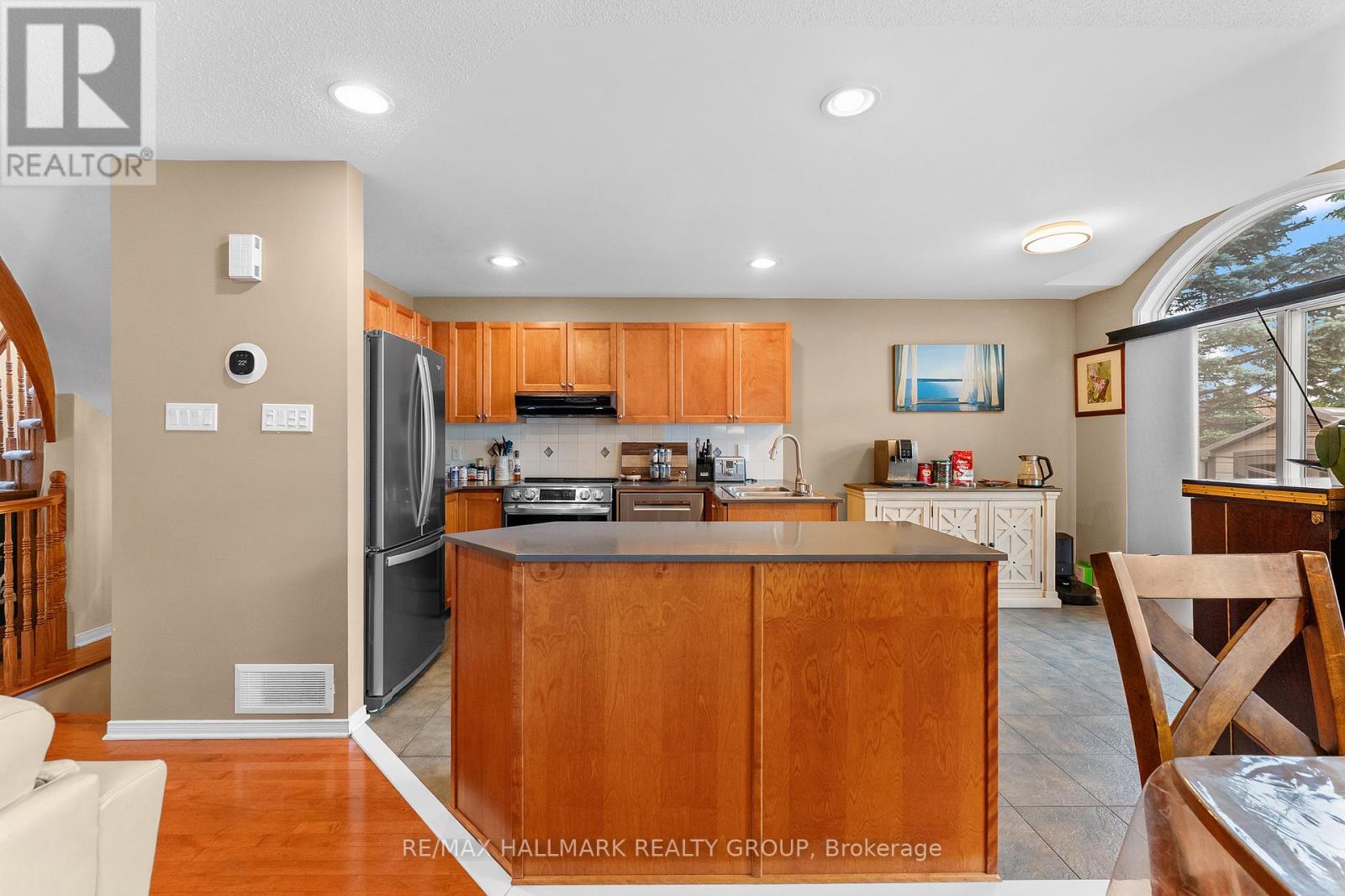 3 Bed, 3 Bath House for Rent in Ottawa – 2250 SILVERADO CRESCENT, Ottawa – MLS# X13456044 - Image 9